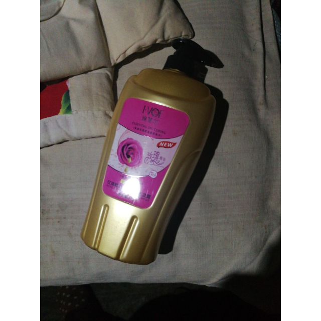 > 埃菲尔玫瑰精油洗发露1000g 滋养去屑修护柔顺洗发水商品评价 > 用