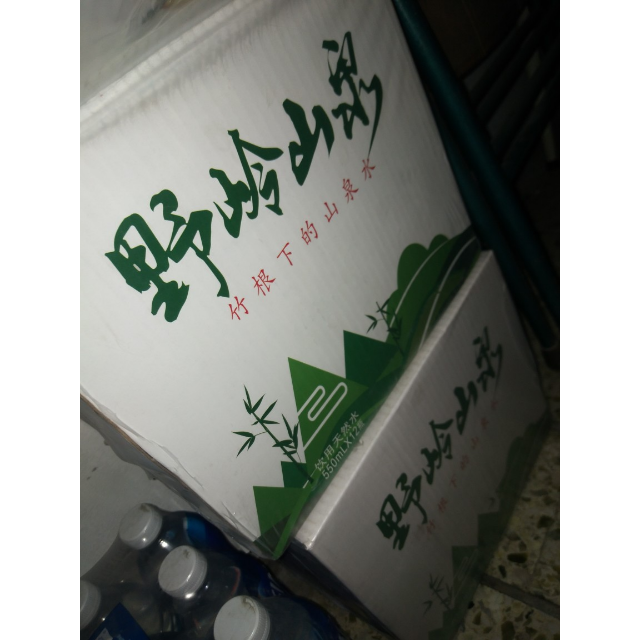 > 野岭山泉550ml*12瓶 竹根下的山泉水饮用天然水商品评价 > 这首挺好