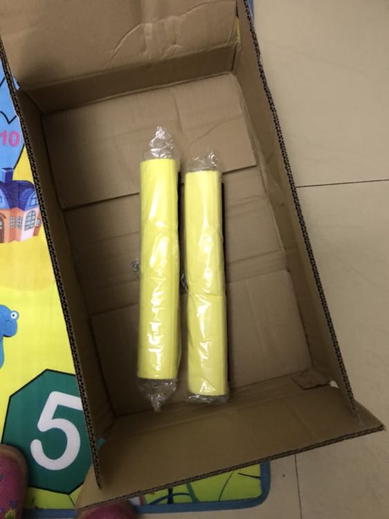 这个拖把里面有三个头,吸水头很柔软,而且质量非常好,包装也很精致