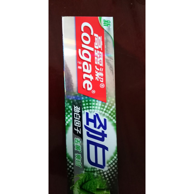高露洁colgate劲白竹炭薄荷牙膏180g