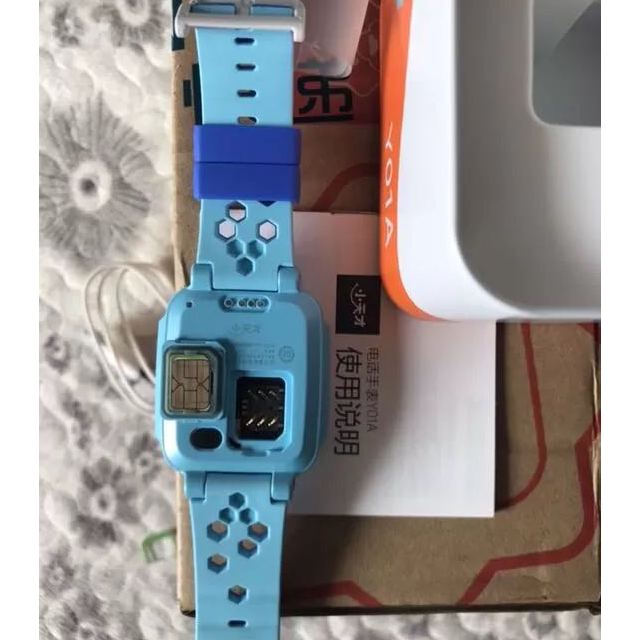 小天才电话手表y01a 浅蓝儿童智能手表安全防护学生定位手机儿童电话