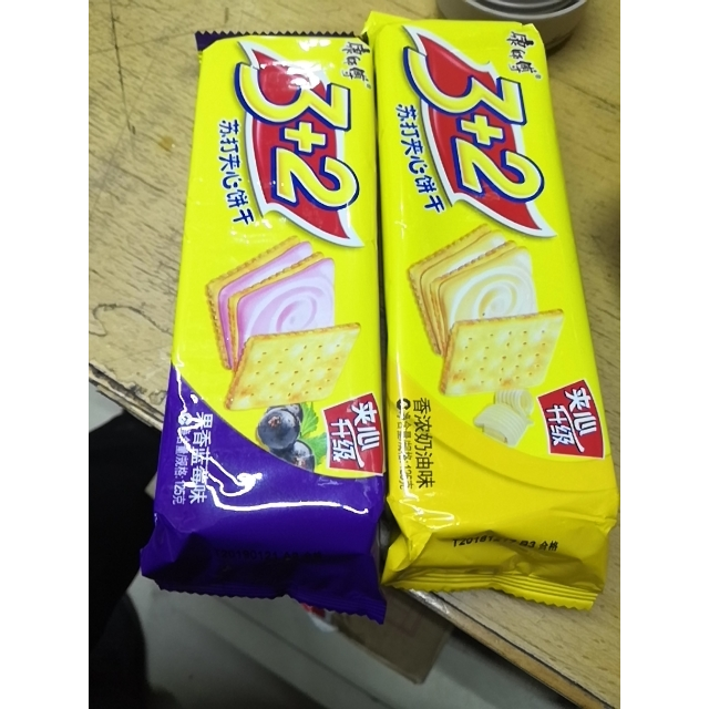 康师傅32苏打夹心饼干果香蓝莓味375g