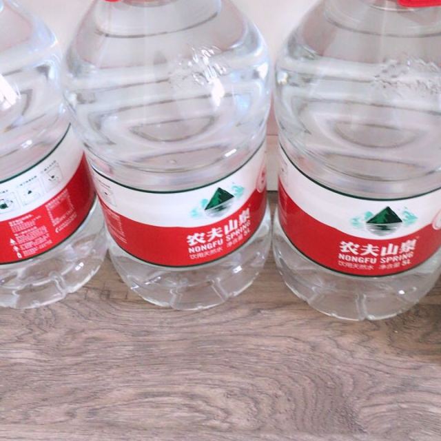 > 農夫山泉天然飲用水5l*4 整箱裝商品評價 > 農夫山泉有點甜,很好.