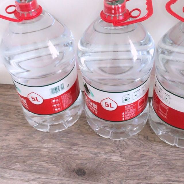 > 农夫山泉天然饮用水5l*4 整箱装商品评价 > 农夫山泉有点甜,很好.