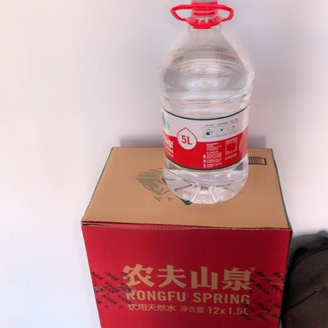 > 農夫山泉天然飲用水5l*4 整箱裝商品評價 > 農夫山泉有點甜,大自.