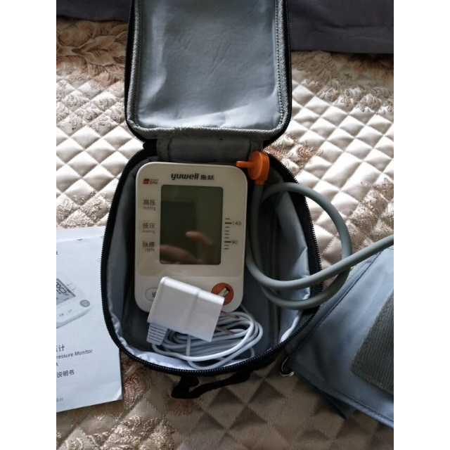 家用上臂式高精准全自动智能老人测量血压仪器 老人家用大屏血压计