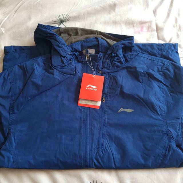 李宁男款运动服系列外套运动风衣运动风衣质量好,衣服很不错!