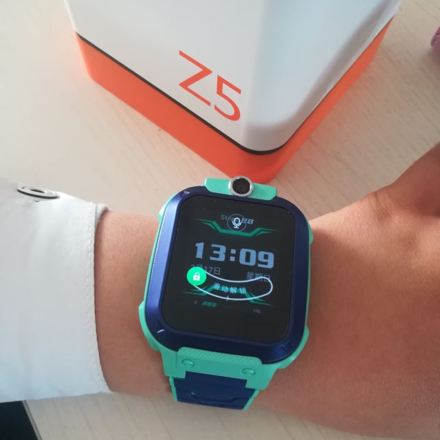 小天才电话手表 z5 青绿儿童智能防水gps定位4g全网通视频手表