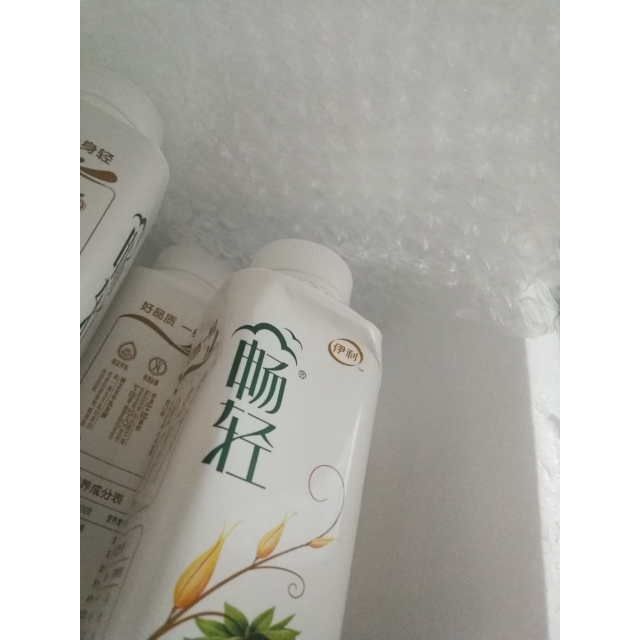 伊利畅轻大瓶装利乐冠果味酸奶风味发酵乳草莓味酸奶1瓶450g