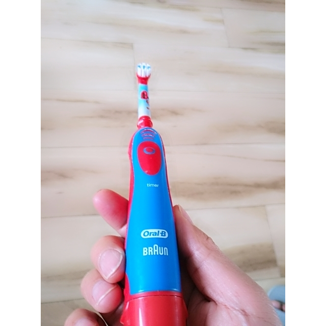 【让宝宝爱上刷牙】博朗 (braun) 欧乐b db4510k 电动牙刷 儿童适用