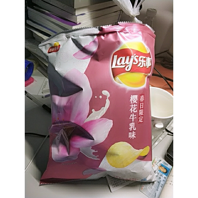 樱花牛乳味薯片图片