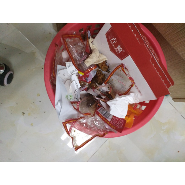 > 乡吧佬小鸡脖子乡巴佬武汉风味小吃五香卤肉怀旧零食18g*40袋 包邮