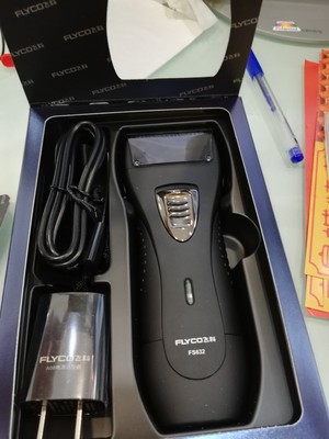 飞科(flyco)电动剃须刀 fs313 充电式 三刀头浮动刮胡刀 全身水洗商务