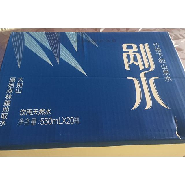 野岭山泉剐水550ml9瓶天然弱碱性饮用水