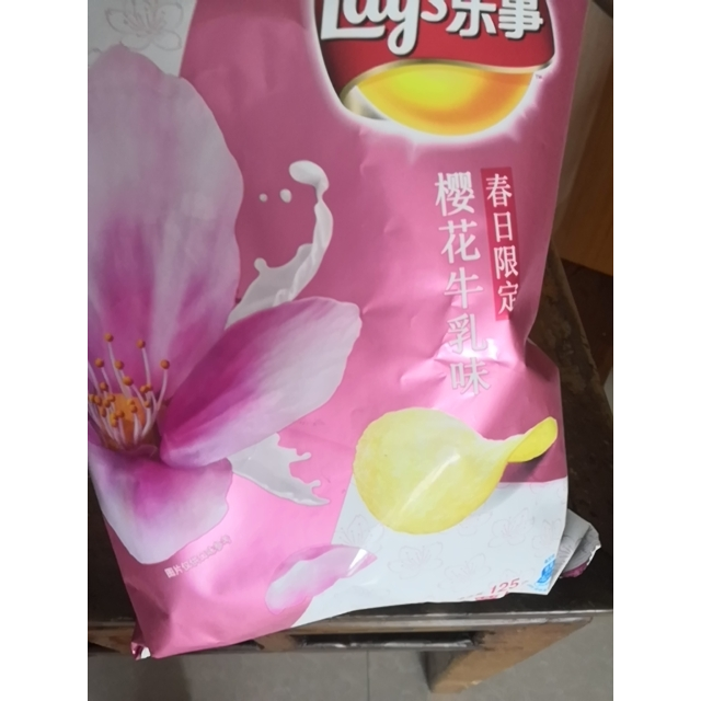 樱花牛乳味薯片图片