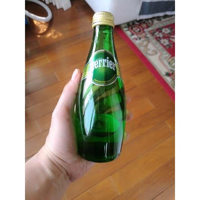 【经典原味玻璃瓶】巴黎水(perrier)天然气泡矿泉水(原味)玻璃瓶装