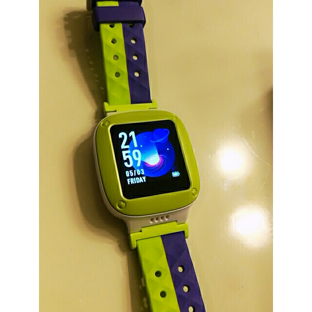 小天才电话手表y05 浅绿 快充版智能防水定位手表 学生儿童手表 位偏