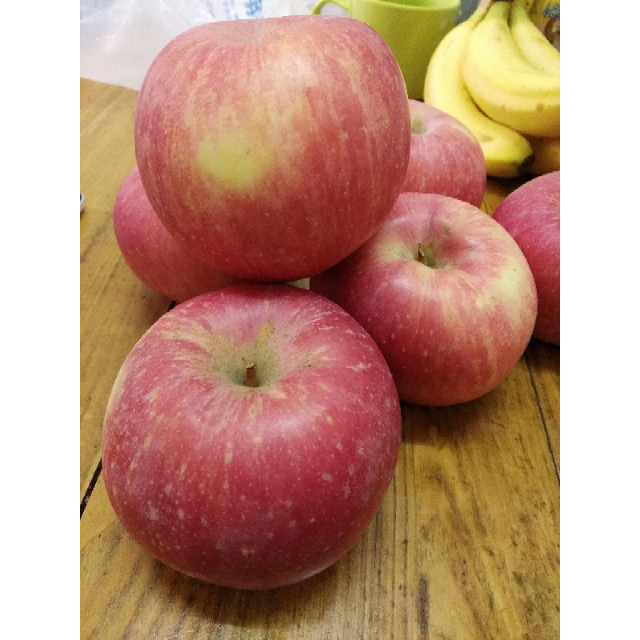 > 90苹果(来发缘)商品评价 > 特大,香甜可口,水分.