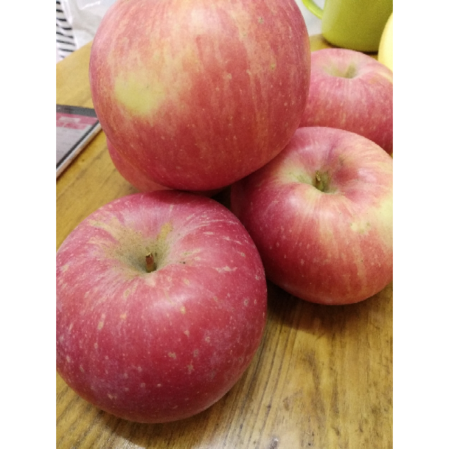 > 90苹果(来发缘)商品评价 > 香甜可口水分足好吃,.