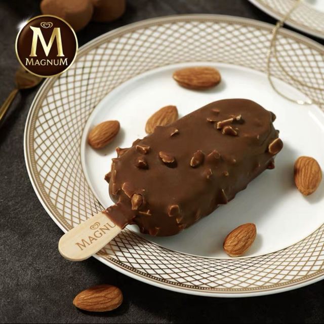 和路雪梦龙白巧克力坚果口味冰淇淋65g