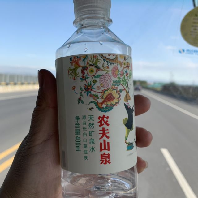 农夫山泉运动盖天然矿泉水400ml6瓶