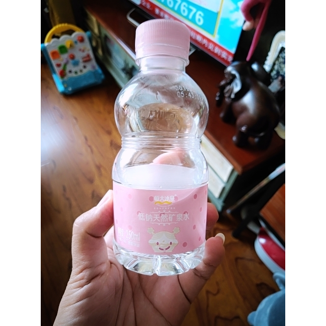 恒大冰泉宝宝水规格250ml12瓶箱装女版低钠天然矿泉水孕婴专用水