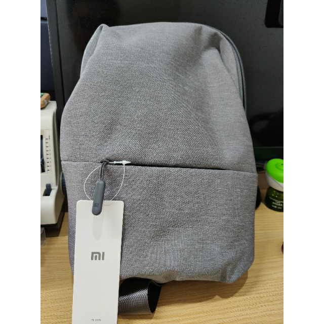 小米mi多功能都市休闲胸包浅灰色单肩包可放入7英寸平板电脑通用