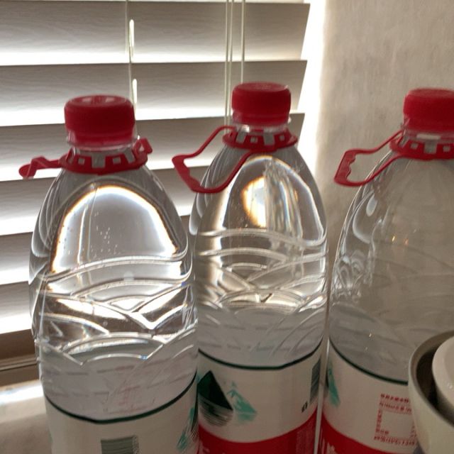 5l*12箱装 家庭用水 饮用水商品评价 > 经常喝的农夫山泉整箱.