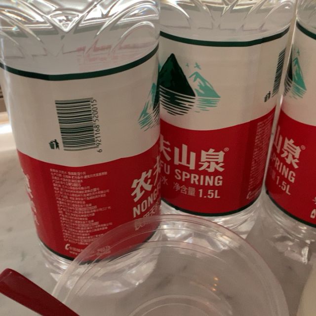 5l*12箱装 家庭用水 饮用水商品评价 > 经常喝的农夫山泉整箱.