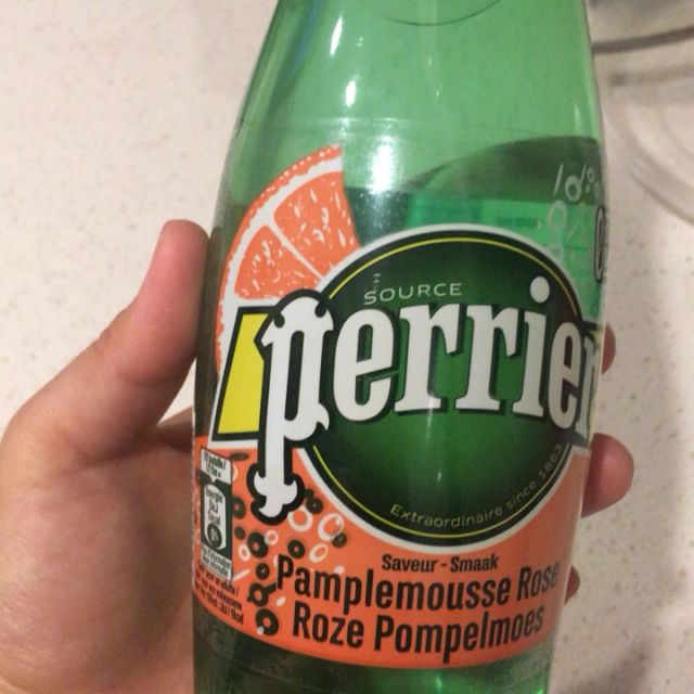 【西柚味】巴黎水(perrier)天然气泡矿泉水(西柚味)塑料瓶装 500ml*24