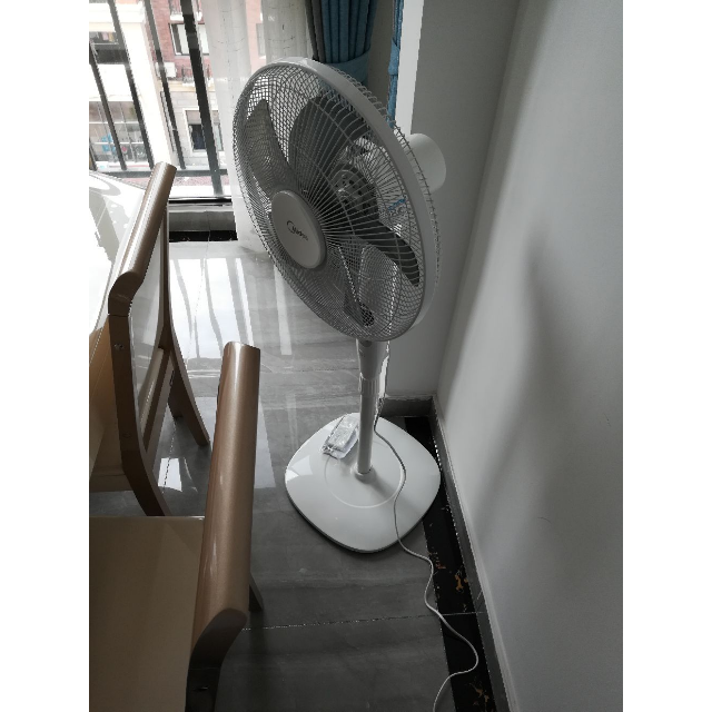 > 美的落地扇fs40-16er商品评价 > 店里买地,感觉不错!