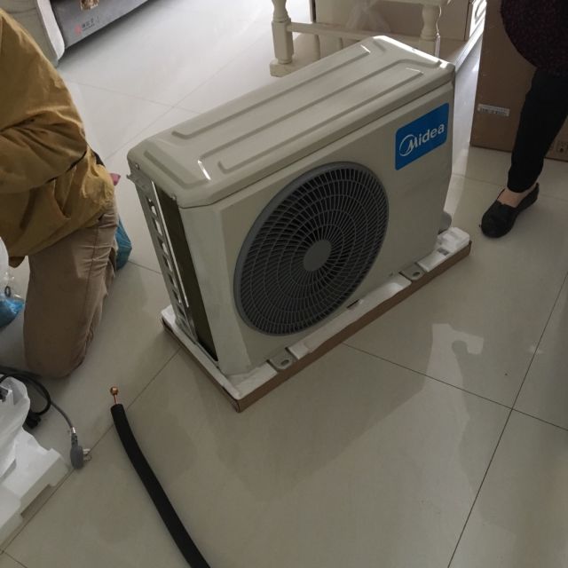 > 美的空调 小白鲨 kfr-35gwbp2dn8y-ag400(b3)商品评价 > 物美价廉