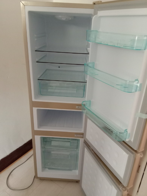 日樱(riying)bcd-178 178升三门冰箱 小型家用 租房宿舍 冷藏冷冻 电