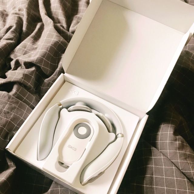skg杨洋代言4098智能颈椎按摩仪送礼潮流佳品热敷颈部按摩仪护颈仪