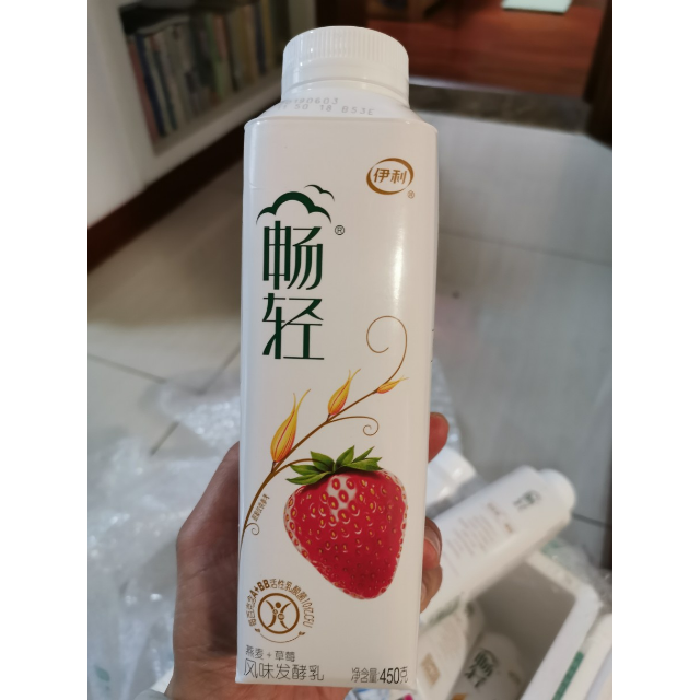 伊利畅轻大瓶装利乐冠果味酸奶风味发酵乳草莓味酸奶1瓶450g