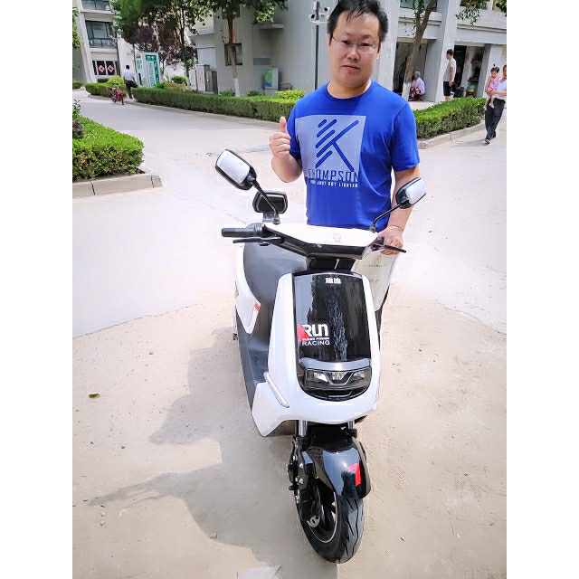 雅迪莱客电动车成人代步车20ah电动摩托车