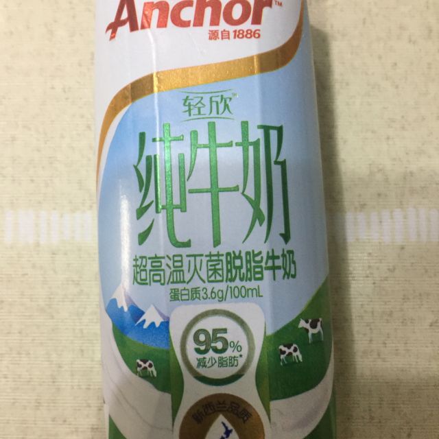 安佳(anchor)轻欣脱脂牛奶250ml*24盒整箱 新西兰进口 牛奶