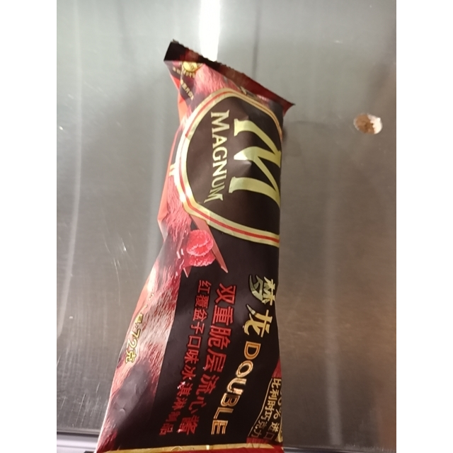 和路雪梦龙双重脆层流心酱红覆盆子口味冰淇淋72g