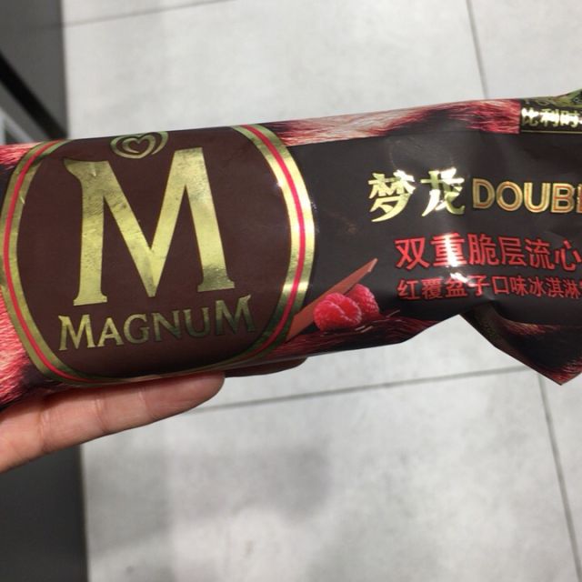 和路雪梦龙双重脆层流心酱红覆盆子口味冰淇淋72g