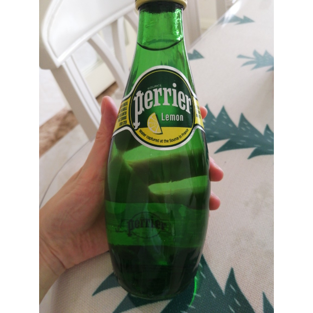 【柠檬玻璃瓶】巴黎水(perrier)天然气泡矿泉水(柠檬味)玻璃瓶装 330