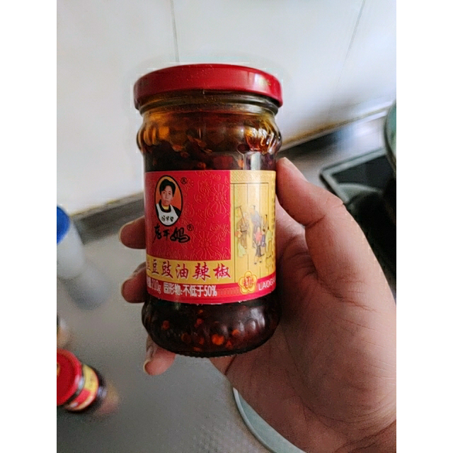 > 陶华碧老干妈肉丝豆豉油辣椒210g下饭菜佐餐酱拌饭酱香辣酱商品评价