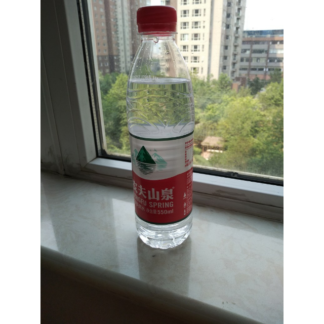 农夫山泉饮用天然水塑膜量贩装550ml12瓶饮用水