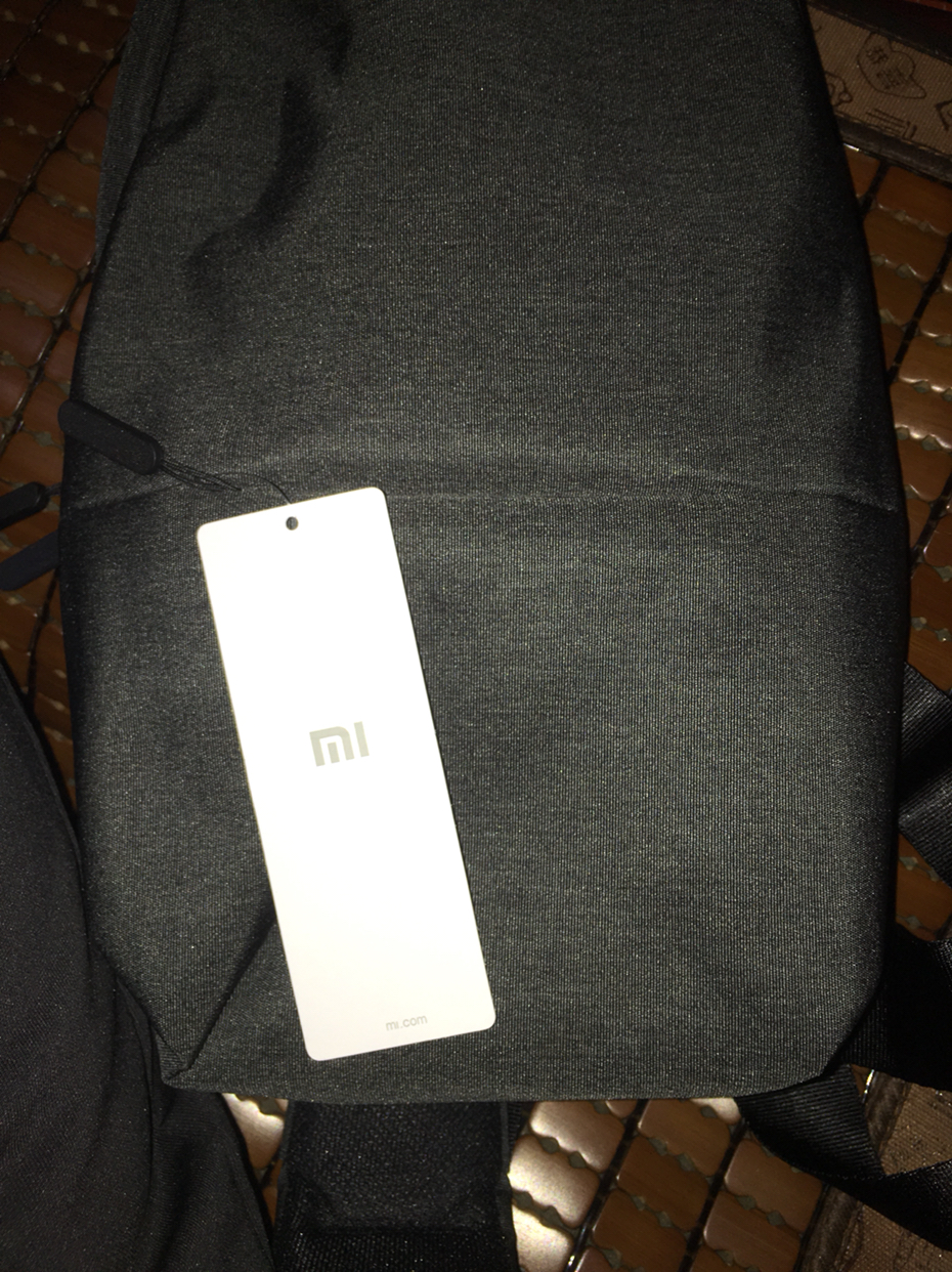 小米(mi)多功能都市休闲胸包 深灰色 单肩包 可放入7英寸平板电脑