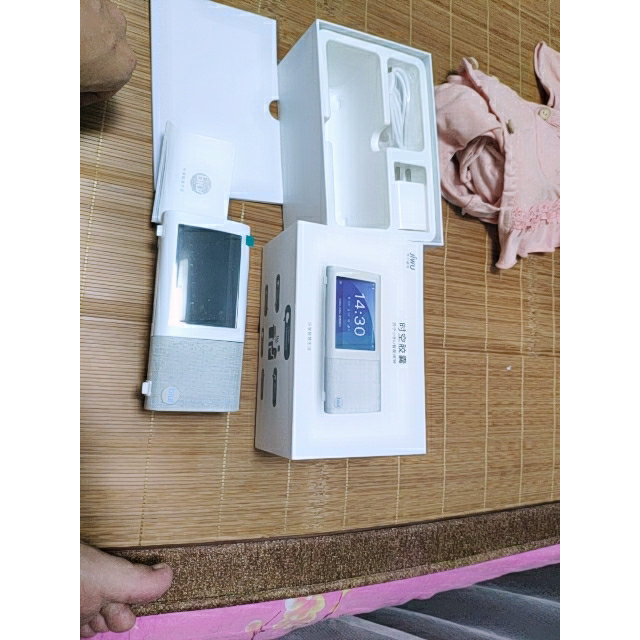 苏宁极物时空胶囊苏宁小biu智能彩屏音箱sap3sh彩屏交互智能对话百科