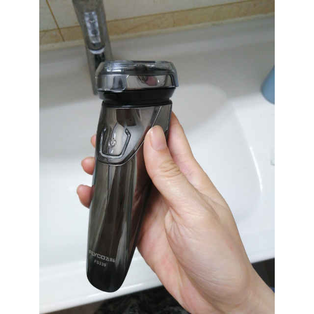 飞科flyco电动剃须刀fs339三刀头全身水洗充插两用一小时快充3d智能