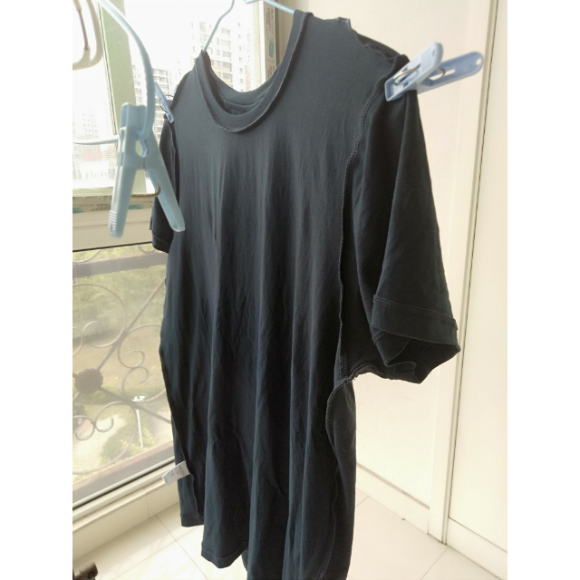 精梳棉纯色t恤男士修身简约短袖上衣打底衫商品评价 > 衣服很轻薄