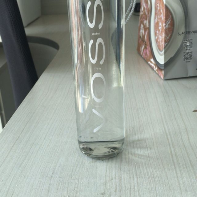 voss芙丝饮用天然矿泉水不含气st375ml玻璃瓶挪威进口饮用水