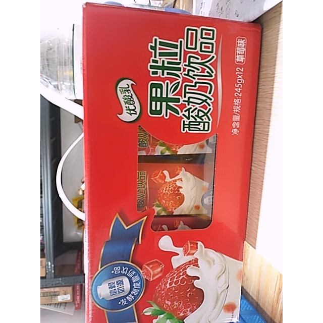 伊利果粒優酸乳草莓味酸奶牛奶飲品245g12盒箱