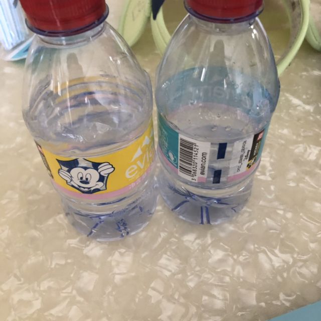 evian依云法国原装进口矿泉水儿童款330ml24瓶整箱天然碱性水宝宝水