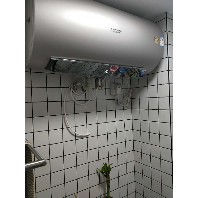 ao史密斯aosmith60升电热水器cewh60g晶彩外观内胆免清洗增强版双3000